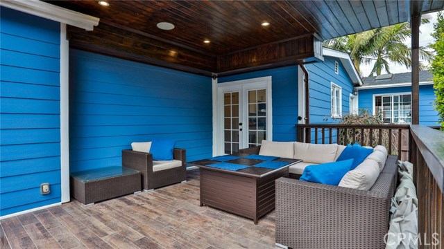 2204 Robinson Street, Redondo Beach, California 90278, 2 Bedrooms Bedrooms, ,2 BathroomsBathrooms,Residential,Sold,Robinson,PV20074273