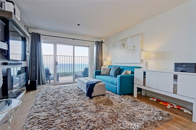 555 Esplanade, Redondo Beach, California 90277, 1 Bedroom Bedrooms, ,1 BathroomBathrooms,Residential,Sold,Esplanade,SB18054671