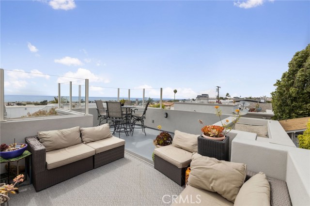 952 15th Street, Hermosa Beach, California 90254, 4 Bedrooms Bedrooms, ,3 BathroomsBathrooms,Residential,Sold,15th,SB20106766