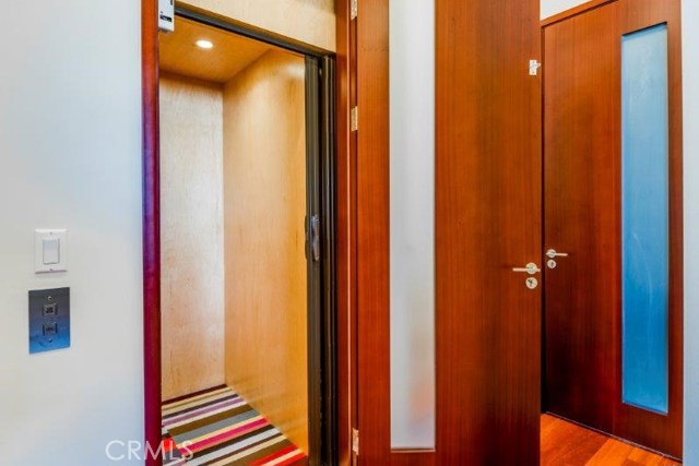 Elevator services 3 floors