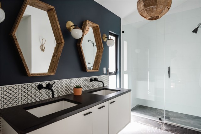 587 36th Street, Manhattan Beach, California 90266, 3 Bedrooms Bedrooms, ,2 BathroomsBathrooms,Residential,Sold,36th,SB21105044