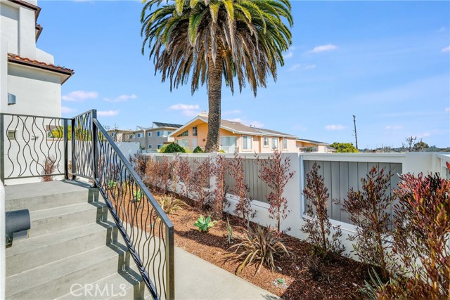 216 Lucia Ave, Redondo Beach, California 90277, 4 Bedrooms Bedrooms, ,3 BathroomsBathrooms,Residential,Sold,Lucia Ave,SB21048749