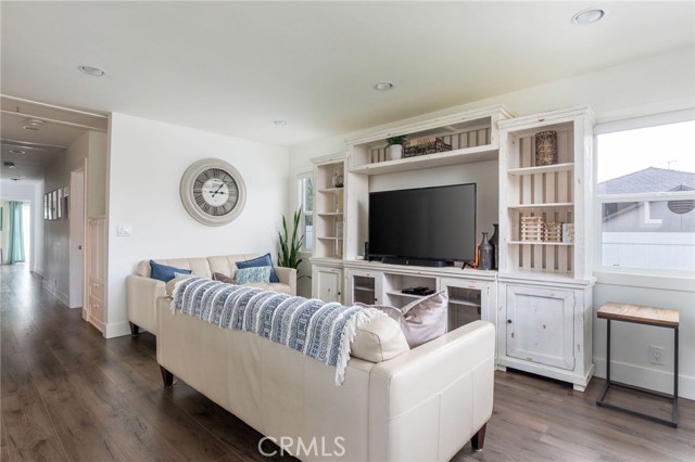 1012 Avenue C, Redondo Beach, California 90277, 4 Bedrooms Bedrooms, ,2 BathroomsBathrooms,Residential,Sold,Avenue C,SB19263287