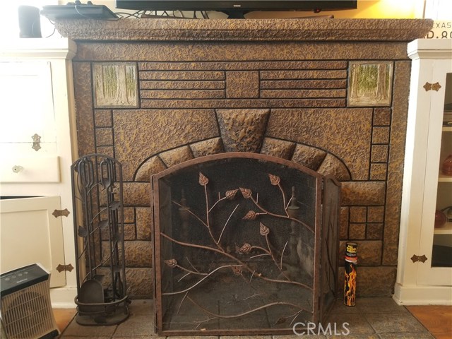 Unique fireplace - possibly a 