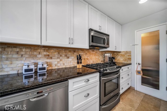 Big kitchen includes walk in pantry