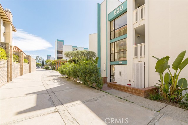 620 The Village, Redondo Beach, California 90277, 1 Bedroom Bedrooms, ,1 BathroomBathrooms,Residential,Sold,The Village,SB17035321