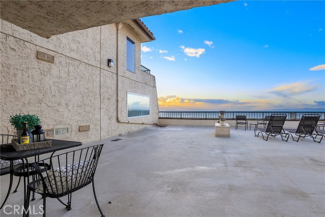 555 Esplanade, Redondo Beach, California 90277, 2 Bedrooms Bedrooms, ,2 BathroomsBathrooms,Residential,Sold,Esplanade,SB21016933