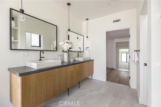 937 15th Street, Hermosa Beach, California 90254, 4 Bedrooms Bedrooms, ,5 BathroomsBathrooms,Residential,Sold,15th,SB20164161