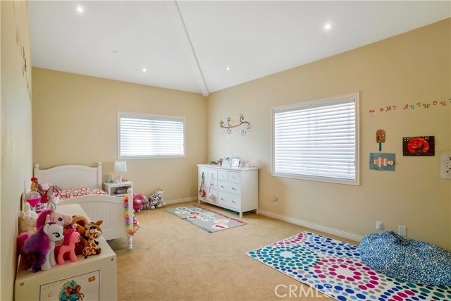 Bedroom #3 w/Mirrored Closet Doors & Custom Window Coverings