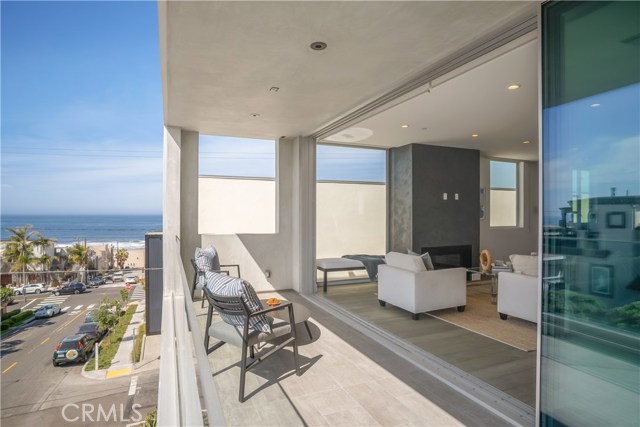 221 1st Street, Manhattan Beach, California 90266, 3 Bedrooms Bedrooms, ,3 BathroomsBathrooms,Residential,Sold,1st,SB19034815