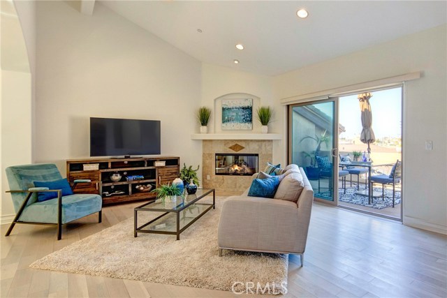 2111 Carnegie Lane, Redondo Beach, California 90278, 3 Bedrooms Bedrooms, ,2 BathroomsBathrooms,Residential,Sold,Carnegie,SB18198001
