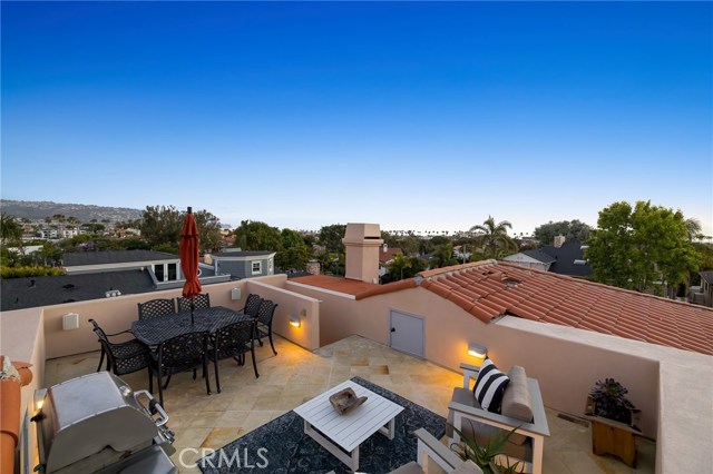 556 Helberta Avenue, Redondo Beach, California 90277, 4 Bedrooms Bedrooms, ,3 BathroomsBathrooms,Residential,Sold,Helberta,SB20115662
