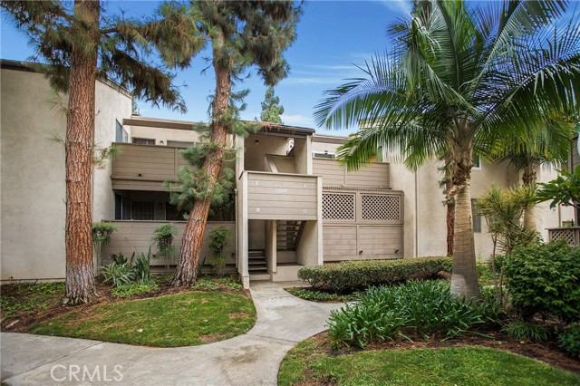 Detail Gallery Image 1 of 1 For 1270 Cabrillo Park Dr #C,  Santa Ana,  CA 92701 - 1 Beds | 1 Baths