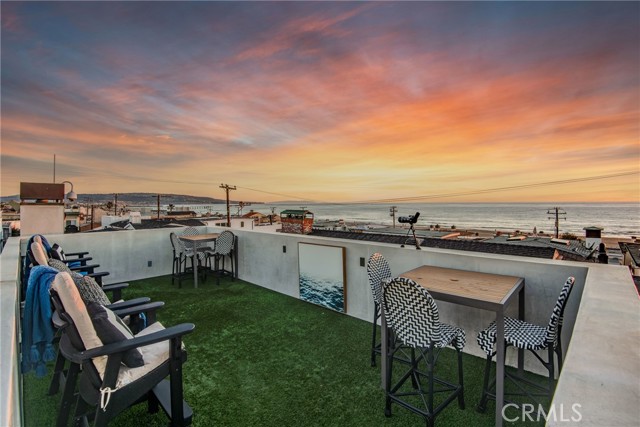 123 28th Street, Hermosa Beach, California 90254, 5 Bedrooms Bedrooms, ,5 BathroomsBathrooms,Residential,Sold,28th,SB21037439