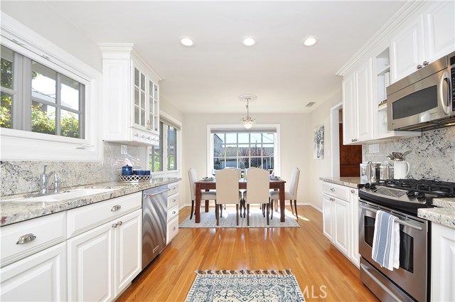 1133 8th Street, Hermosa Beach, California 90254, 3 Bedrooms Bedrooms, ,1 BathroomBathrooms,Residential,Sold,8th,SB18253639