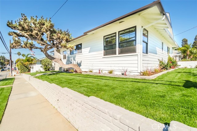 1401 11th Street, Manhattan Beach, California 90266, 3 Bedrooms Bedrooms, ,1 BathroomBathrooms,Residential,Sold,11th,SB17223624