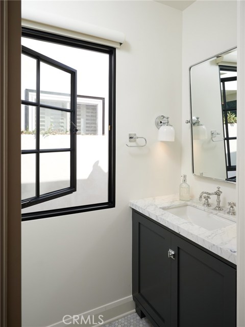925 15th Place, Hermosa Beach, California 90254, 2 Bedrooms Bedrooms, ,1 BathroomBathrooms,Residential,Sold,15th,SB20221985
