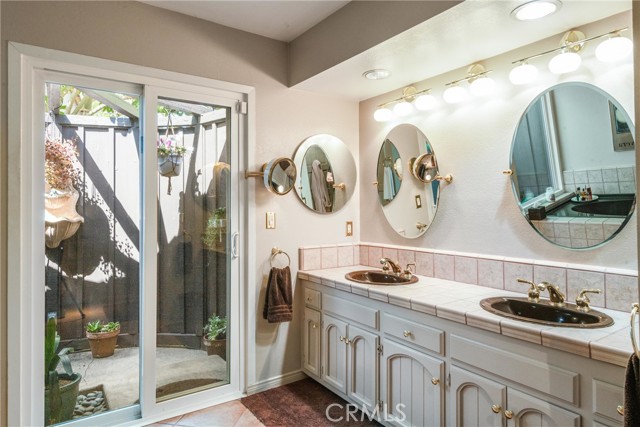 2217 Valley Drive, Manhattan Beach, California 90266, 4 Bedrooms Bedrooms, ,2 BathroomsBathrooms,Residential,Sold,Valley,SB21051487