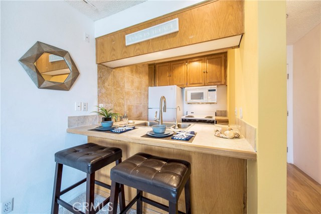 Bright and open kitchen with breakfast bar