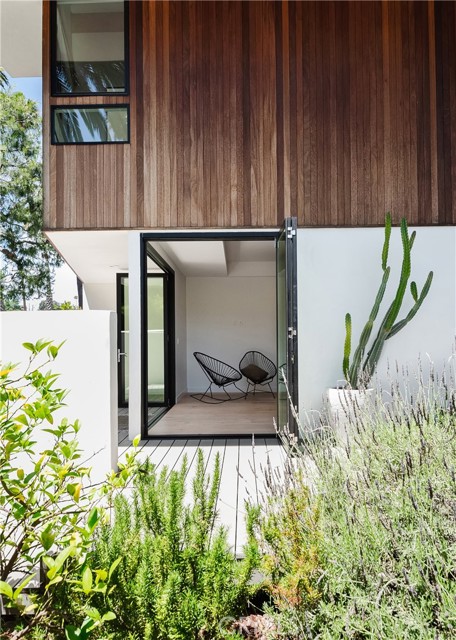 587 36th Street, Manhattan Beach, California 90266, 3 Bedrooms Bedrooms, ,2 BathroomsBathrooms,Residential,Sold,36th,SB21105044