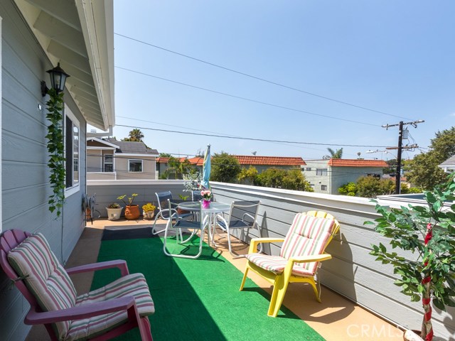 1835 Rockefeller Lane, Redondo Beach, California 90278, 3 Bedrooms Bedrooms, ,2 BathroomsBathrooms,Residential,Sold,Rockefeller,SB18189951