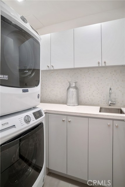 131 2nd Street, Hermosa Beach, California 90254, 4 Bedrooms Bedrooms, ,4 BathroomsBathrooms,Residential,Sold,2nd,SB19073645