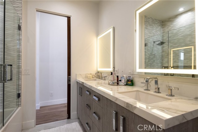 465 36th Place, Manhattan Beach, California 90266, 5 Bedrooms Bedrooms, ,6 BathroomsBathrooms,Residential,Sold,36th Place,SB19099340