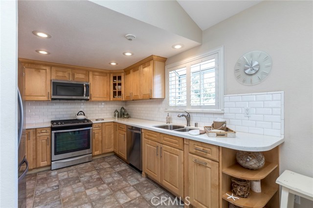 211 Helberta Avenue, Redondo Beach, California 90277, 2 Bedrooms Bedrooms, ,2 BathroomsBathrooms,Residential,Sold,Helberta,RS18145778