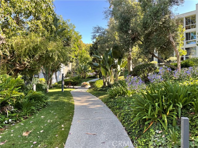 javascript:ManageMediaJS.showDetails(18);