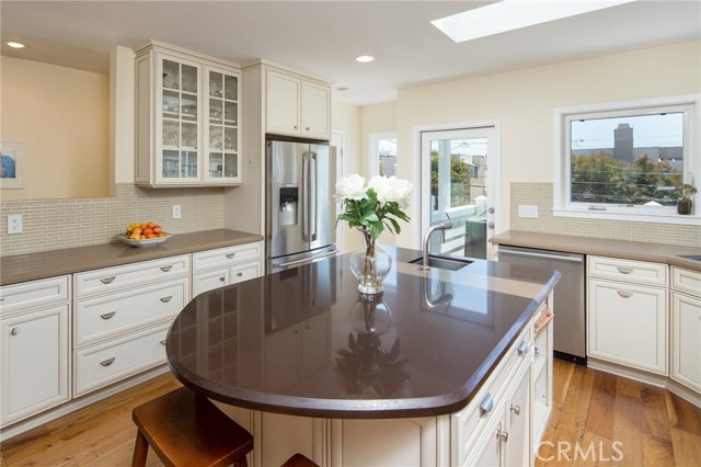 511 2nd Street, Hermosa Beach, California 90254, 3 Bedrooms Bedrooms, ,1 BathroomBathrooms,Residential,Sold,2nd,SB18098379