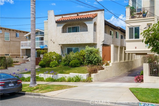 210 Lucia Avenue, Redondo Beach, California 90277, ,Residential Income,Sold,Lucia,SB21142473