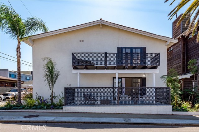 956 14th Street, Hermosa Beach, California 90254, 4 Bedrooms Bedrooms, ,2 BathroomsBathrooms,Residential,Sold,14th,SB20189747