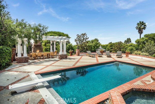 1409 Via Arco, Palos Verdes Estates, California 90274, 5 Bedrooms Bedrooms, ,2 BathroomsBathrooms,Residential,Sold,Via Arco,PV17174112