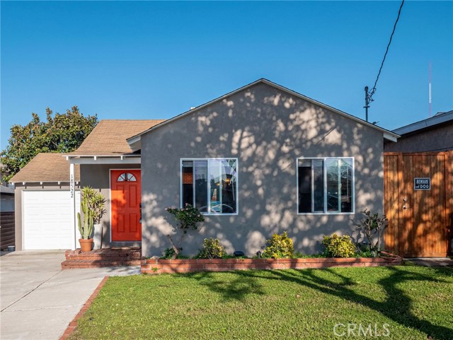 Charming front of house, great natural light comes into the home.