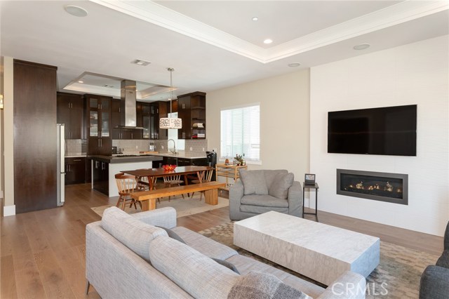 Dramatic modern styling combined with warm rich textures and finishes