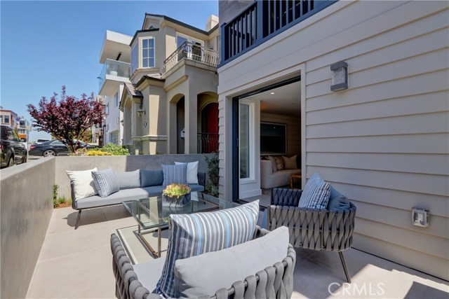 436 27th Street, Manhattan Beach, California 90266, 4 Bedrooms Bedrooms, ,4 BathroomsBathrooms,Residential,Sold,27th,SB19108994