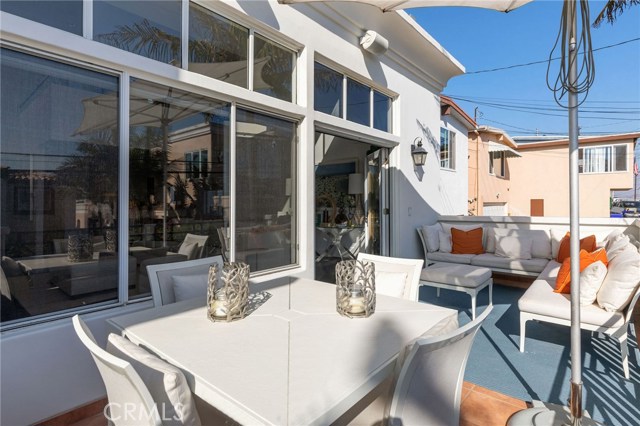 720 Manhattan Beach Boulevard, Manhattan Beach, California 90266, 2 Bedrooms Bedrooms, ,2 BathroomsBathrooms,Residential,Sold,Manhattan Beach,SB20242786