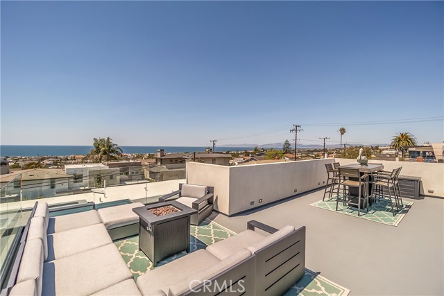 1017 8th Street, Hermosa Beach, California 90254, 3 Bedrooms Bedrooms, ,2 BathroomsBathrooms,Residential,Sold,8th,SB21081881