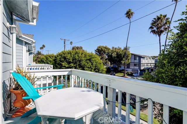 317 Emerald Street, Redondo Beach, California 90277, 2 Bedrooms Bedrooms, ,2 BathroomsBathrooms,Residential,Sold,Emerald,SB20221825