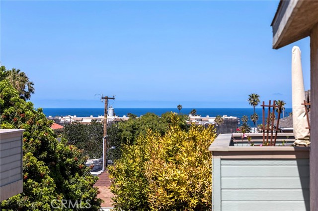211 Helberta Avenue, Redondo Beach, California 90277, 2 Bedrooms Bedrooms, ,2 BathroomsBathrooms,Residential,Sold,Helberta,RS18145778