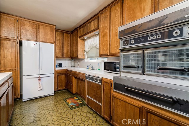 2104 Lynngrove Drive, Manhattan Beach, California 90266, 2 Bedrooms Bedrooms, ,1 BathroomBathrooms,Residential,Sold,Lynngrove,SB18083730