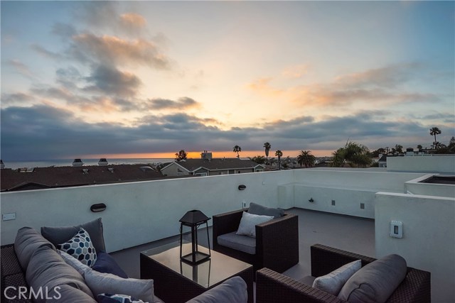 913 5th Street, Hermosa Beach, California 90254, 4 Bedrooms Bedrooms, ,3 BathroomsBathrooms,Residential,Sold,5th,SB19171700