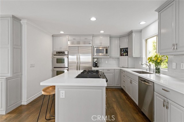 952 15th Street, Hermosa Beach, California 90254, 4 Bedrooms Bedrooms, ,3 BathroomsBathrooms,Residential,Sold,15th,SB20106766