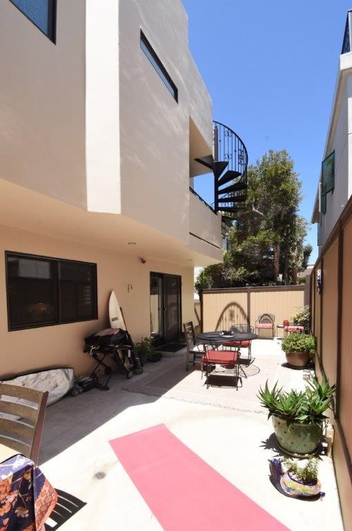 2534 Palm Drive, Hermosa Beach, California 90254, 3 Bedrooms Bedrooms, ,2 BathroomsBathrooms,Residential,Sold,Palm,PV20129807