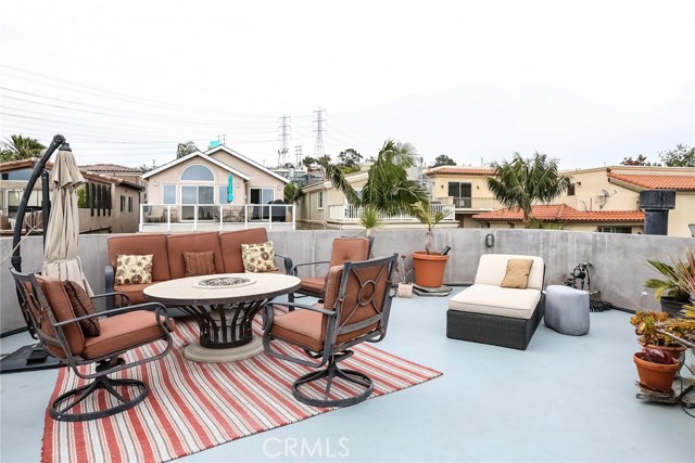 812 Juanita Avenue, Redondo Beach, California 90277, 5 Bedrooms Bedrooms, ,4 BathroomsBathrooms,Residential,Sold,Juanita,SB17114453