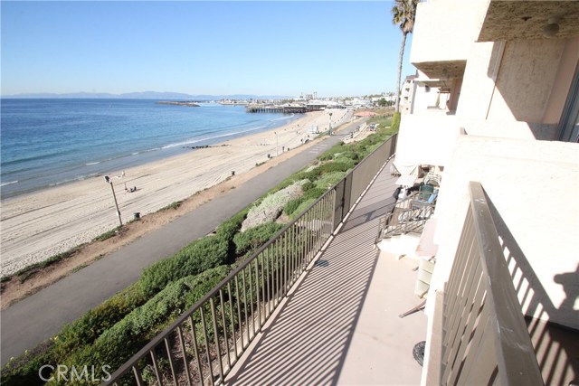 555 Esplanade, Redondo Beach, California 90277, 1 Bedroom Bedrooms, ,Residential,Sold,Esplanade,PV20180969