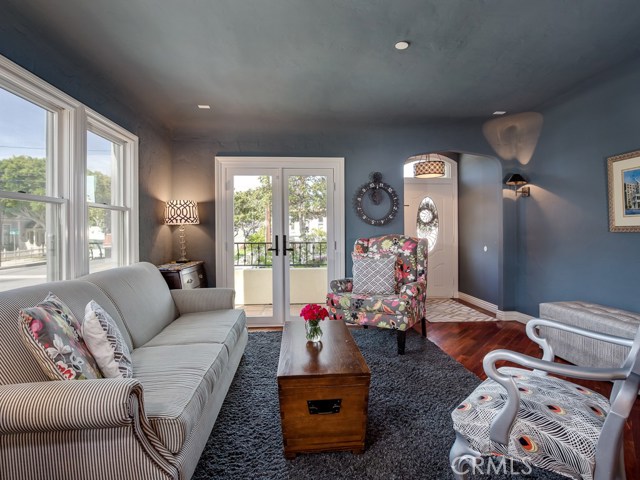 100 Irena Avenue, Redondo Beach, California 90277, 4 Bedrooms Bedrooms, ,3 BathroomsBathrooms,Residential,Sold,Irena,SB17089874