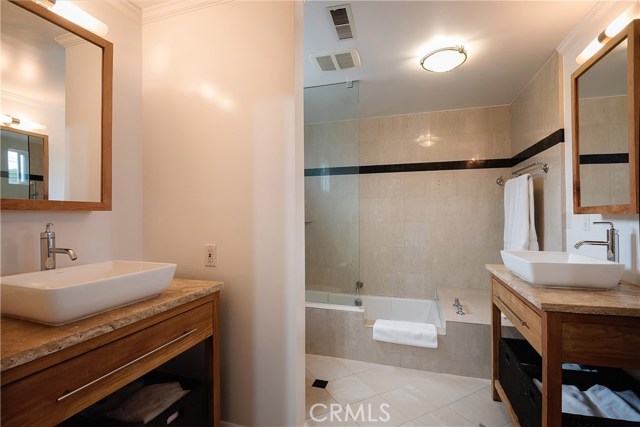 558 Rosecrans Avenue, Manhattan Beach, California 90266, 3 Bedrooms Bedrooms, ,3 BathroomsBathrooms,Residential,Sold,Rosecrans,SB20105712