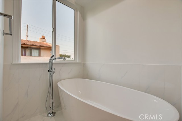MASTER SOAKING TUB