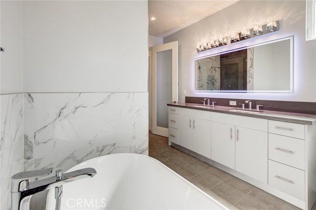 1011 Spencer Street, Redondo Beach, California 90277, 4 Bedrooms Bedrooms, ,3 BathroomsBathrooms,Residential,Sold,Spencer,PV20031489